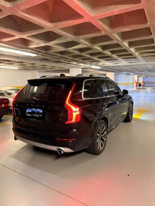 VOLVO-XC90-2017