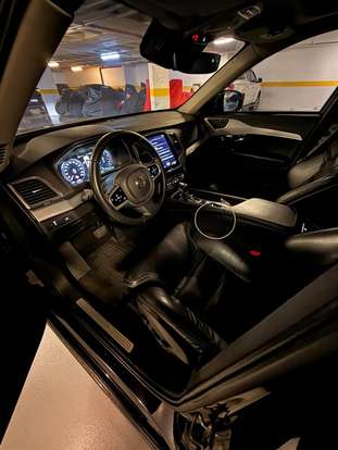 VOLVO-XC90-2017