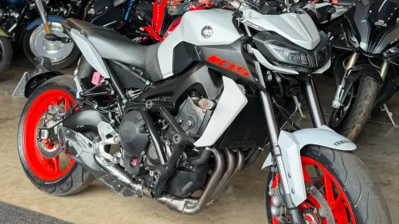 YAMAHA MT-09 