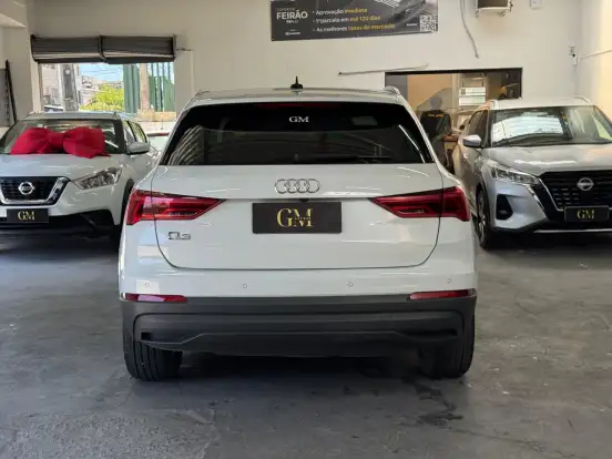 AUDI-Q3-2021