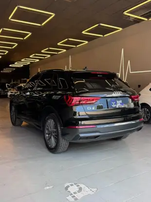 AUDI-Q3-2021
