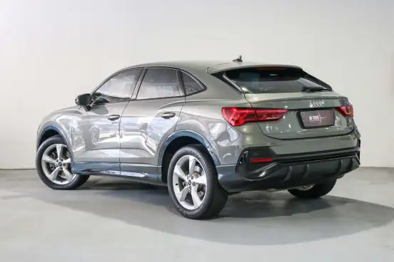 AUDI-Q3-2022