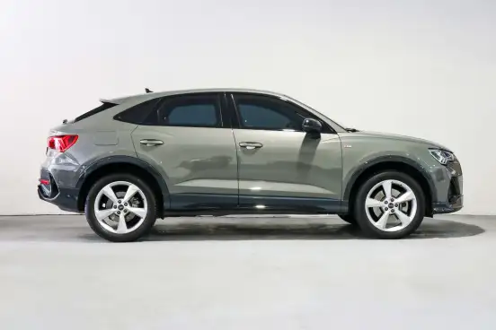 AUDI-Q3-2022