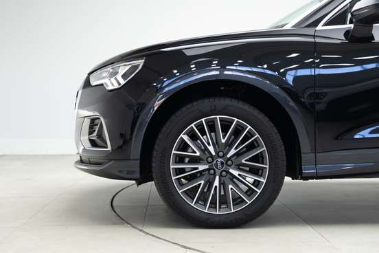 AUDI-Q3-2024