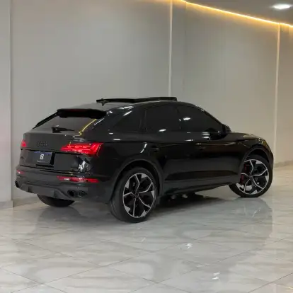 AUDI-Q5-2021