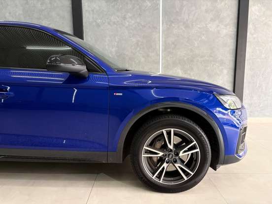 AUDI-Q5-2022