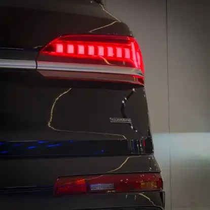 AUDI-Q7-2021