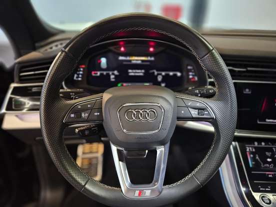 AUDI-Q8-2022
