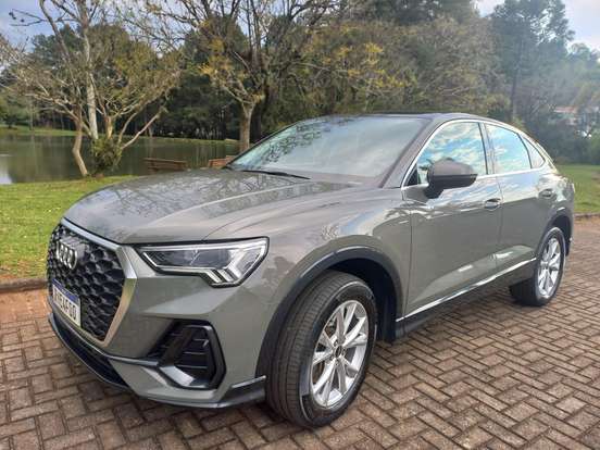 AUDI-Q3-2022