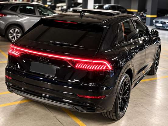 AUDI-Q8-2020
