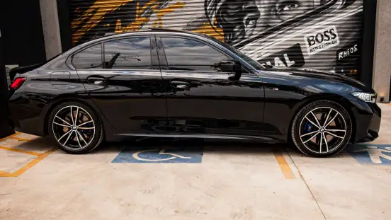 BMW-320i-2022