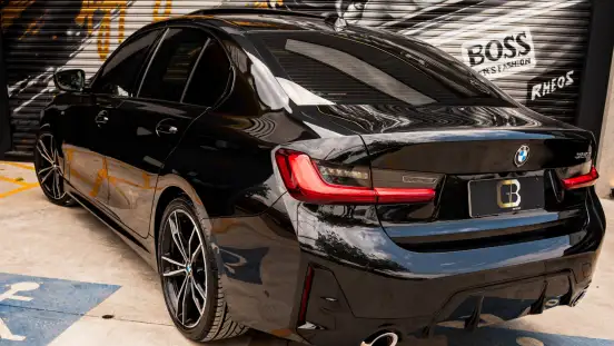 BMW-320i-2022