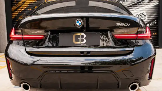 BMW-320i-2022