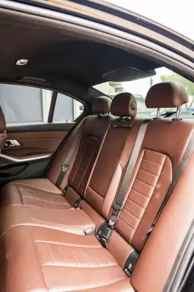 BMW-320i-2022