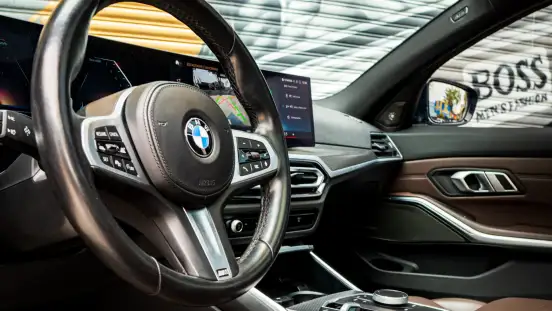 BMW-320i-2022