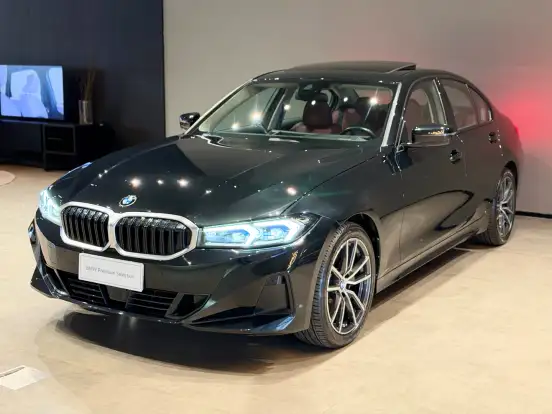 BMW-320i-2023