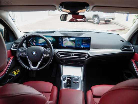 BMW-320i-2022
