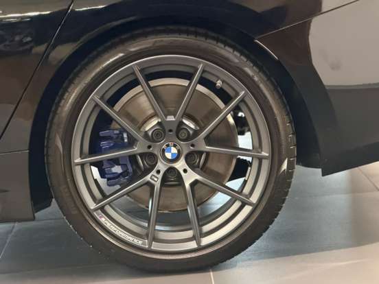 BMW-320i-2024