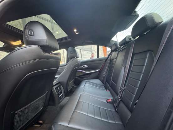 BMW-320i-2021