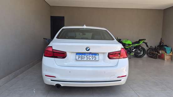 BMW-320i-2018