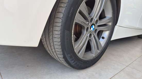 BMW-320i-2018