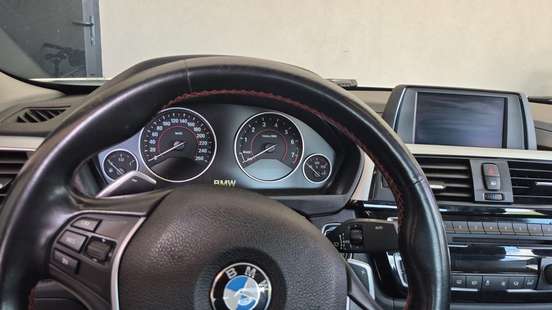 BMW-320i-2018