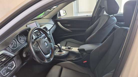 BMW-320i-2018
