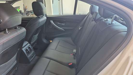 BMW-320i-2018