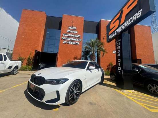 BMW-330e-2023