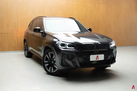BMW-iX3-2024