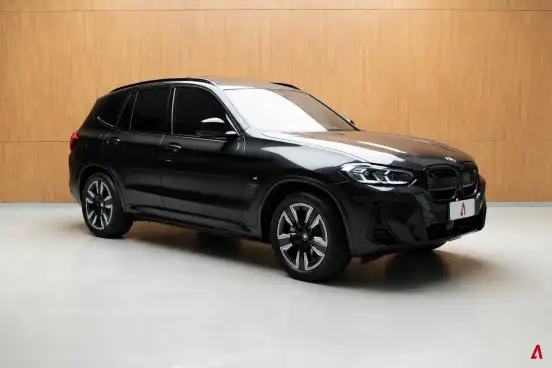 BMW-iX3-2024