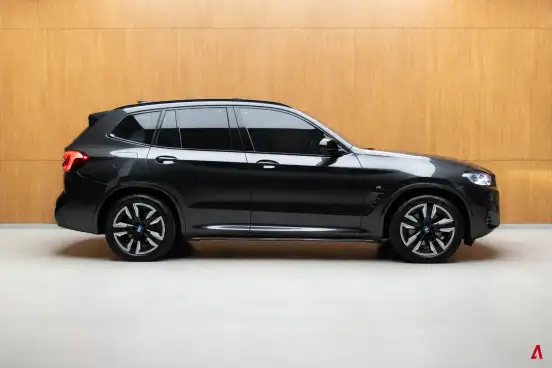 BMW-iX3-2024