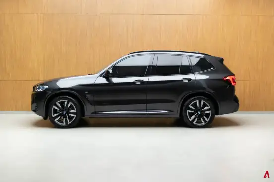 BMW-iX3-2024