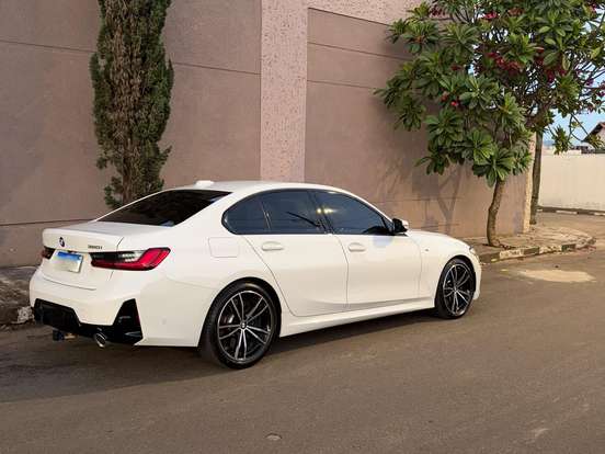 BMW-320i-2024