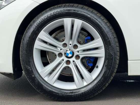 BMW-320i-2017