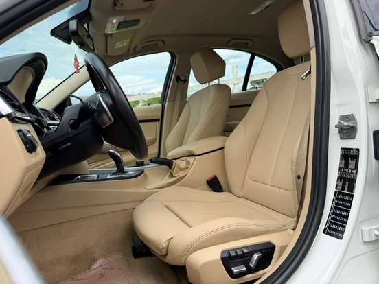 BMW-320i-2017