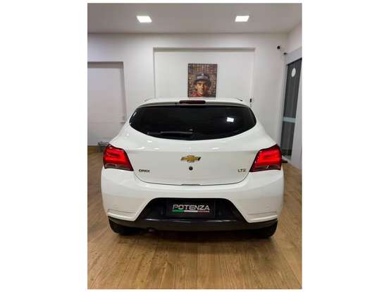 CHEVROLET-ONIX-2016