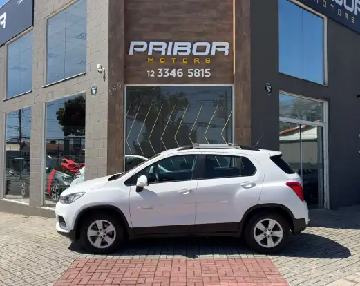 CHEVROLET-TRACKER-2019