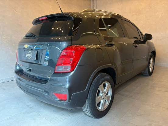 CHEVROLET-TRACKER-2018