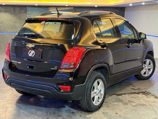 CHEVROLET-TRACKER-2018