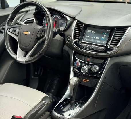 CHEVROLET-TRACKER-2017