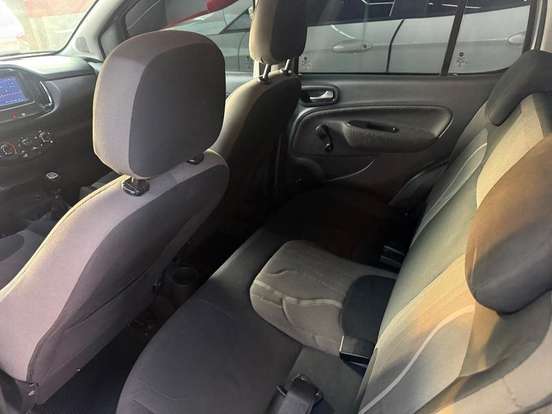 FIAT-UNO-2015