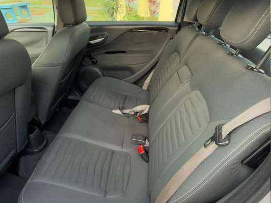 FIAT-PUNTO-1.6 ESSENCE 16V FLEX 4P MANUAL FIAT-PUNTO-2015