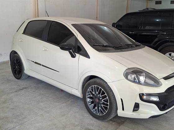 FIAT PUNTO 1.8 BLACKMOTION 16V FLEX 4P MANUAL