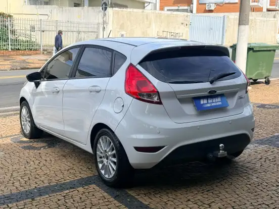 FORD-FIESTA-2015