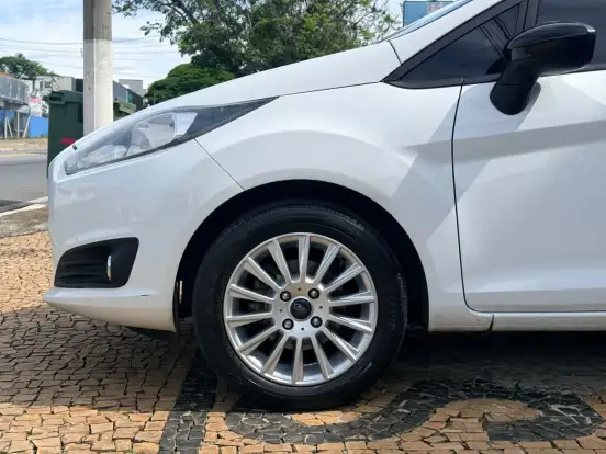 FORD-FIESTA-2015