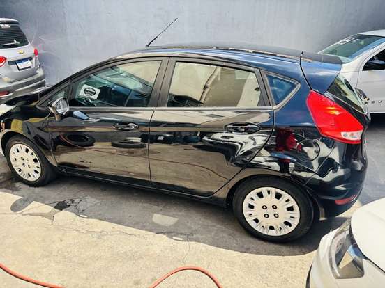 FORD-FIESTA-2015