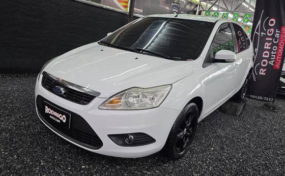 FORD FOCUS 1.6 GL SEDAN 16V FLEX 4P MANUAL