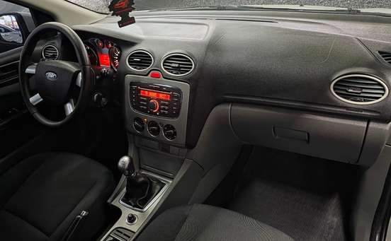 FORD-FOCUS-2011
