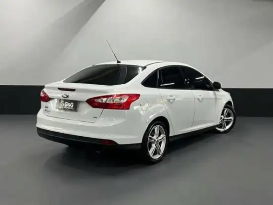 FORD-FOCUS-2.0 SE 16V FLEX 4P POWERSHIFT FORD-FOCUS-2015